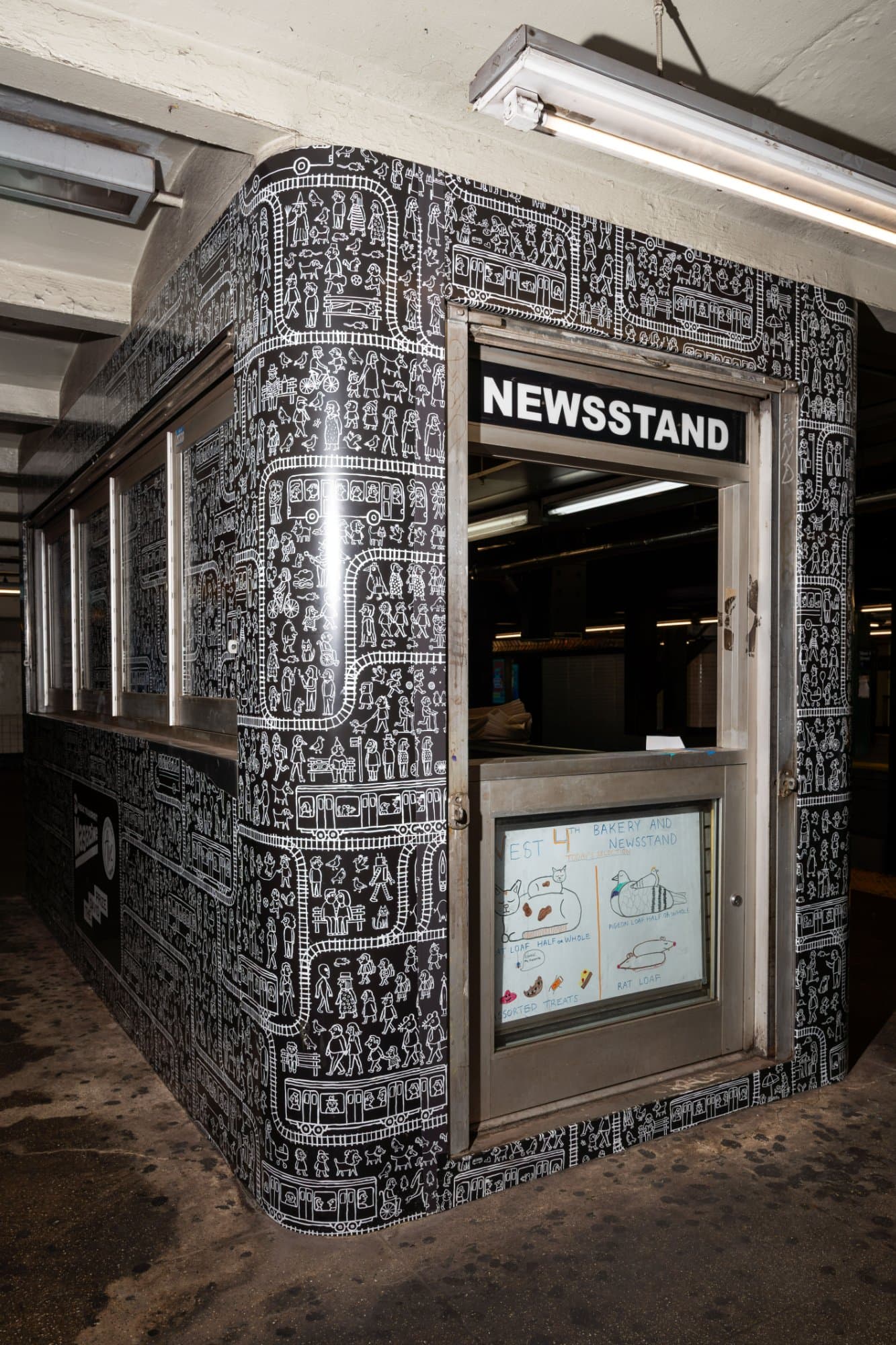 The illustrated W4 Newsstand on the downtown platform